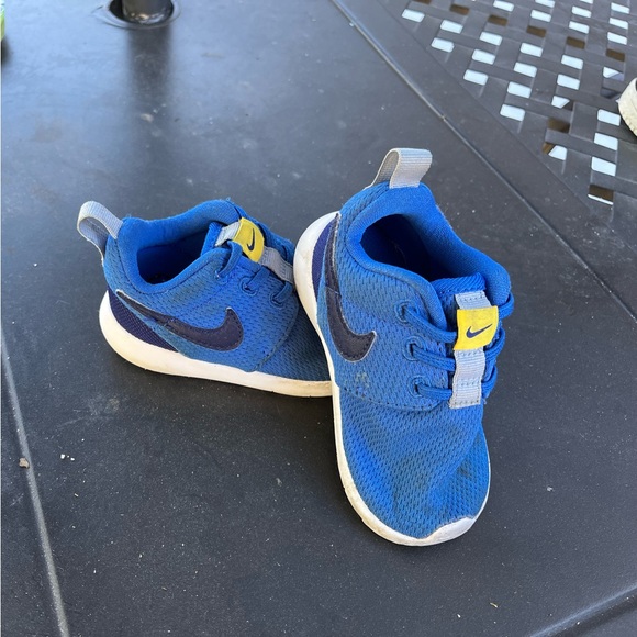 Cute Nike slide on shoes toddler 5c - Picture 1 of 1